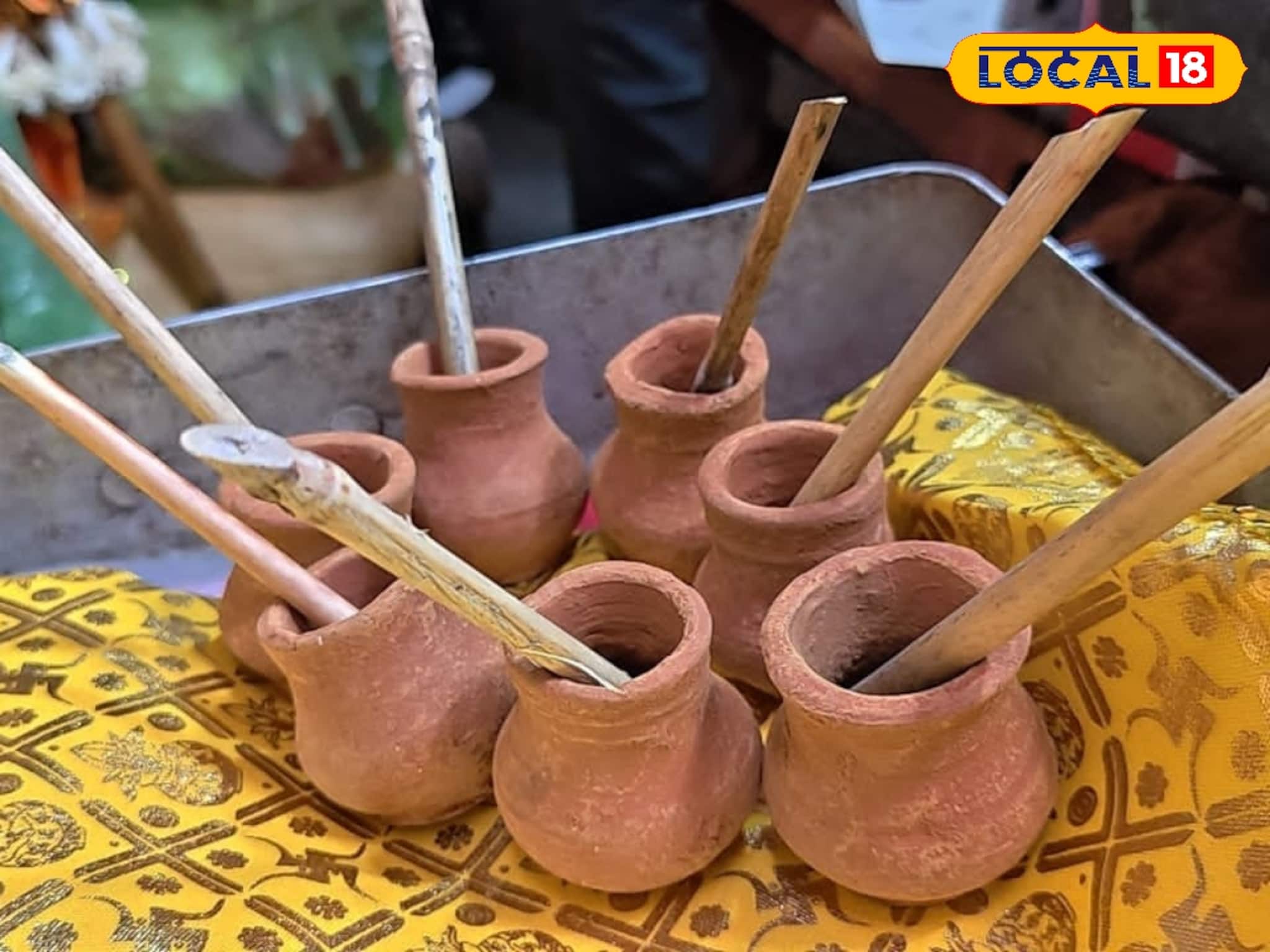 প্রযুক্তির যুগে হারিয়ে যায়নি খাগের কলমের , লক্ষ লক্ষ খাগের কলম বিক্রি জেলা জুড়ে! প্রযুক্তির যুগে হারিয়ে যায়নি খাগের কলমের , লক্ষ লক্ষ খাগের কলম বিক্রি জেলা জুড়ে!