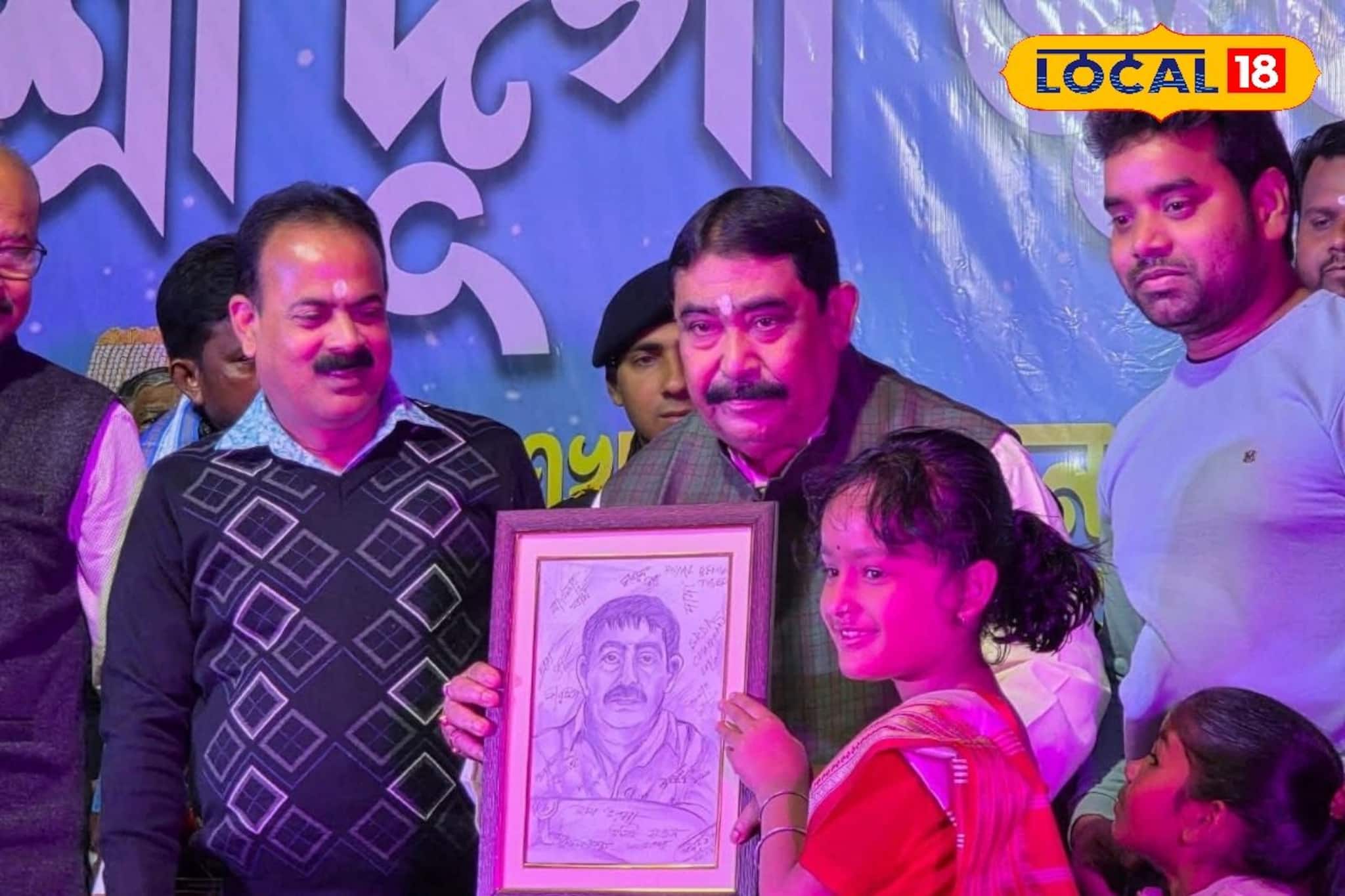 'খালি মোবাইল ঘাঁটা বন্ধ করুন', হঠাৎ কেন এমন কড়া বার্তা দিলেন অনুব্রত মণ্ডল? 'খালি মোবাইল ঘাঁটা বন্ধ করুন', হঠাৎ কেন এমন কড়া বার্তা দিলেন অনুব্রত মণ্ডল?