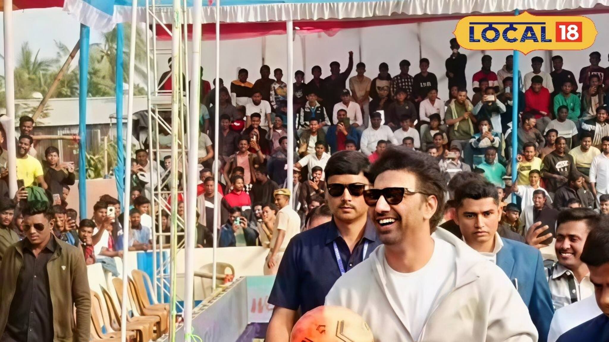 Actor Dev meets fans:রাজারহাটে ফুটবল উৎসবে দেব-ম্যাজিক, ফ্যানেদের দিকে বল ছুঁড়লেন হিরো, আনন্দ-উচ্ছ্বাস-উন্মাদনায় ফেটে পড়ল দর্শকাসন