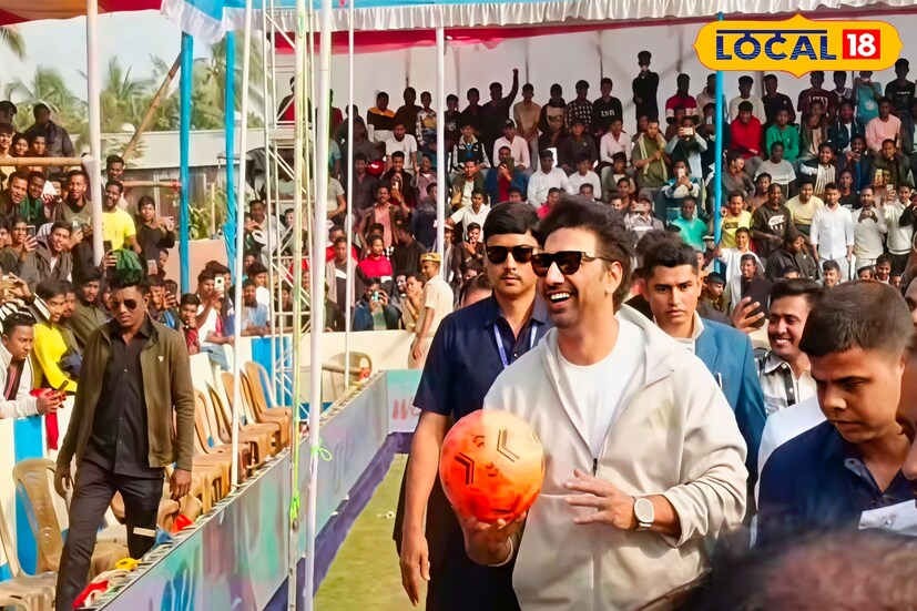 রাজারহাটে ফুটবলপ্রেমীদের উৎসাহে অন্য মাত্রা যোগ করলেন টলিউড অভিনেতা ও সাংসদ দীপক অধিকারী ওরফে দেব। উত্তর ২৪ পরগনার রাজারহাট নবাবপুর স্পোর্টস অ্যাসোসিয়েশনের উদ্যোগে আয়োজিত এক ফুটবল প্রতিযোগিতায় বিশেষ অতিথি হিসেবে উপস্থিত ছিলেন তিনি। তাঁর আগমনেই অনুষ্ঠানস্থলে উৎসাহ-উদ্দীপনার আবহ ছড়িয়ে পড়ে।