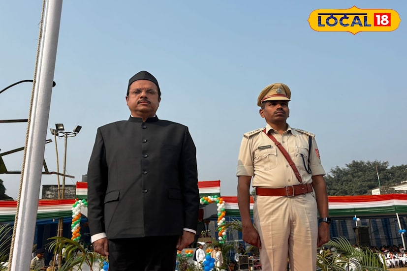 দেশের ৭৭তম প্রজাতন্ত্র দিবস উপলক্ষ্যে পূর্ব বর্ধমান জেলার কাটোয়া শহরে জাঁকজমকপূর্ণ অনুষ্ঠানের আয়োজন করা হয়। কাটোয়া কাশীরাম দাস বিদ্যায়তন প্রাঙ্গনে এদিন অনুষ্ঠিত হয় কুচকাওয়াজ ও সাংস্কৃতিক অনুষ্ঠান, যা ঘিরে সকাল থেকেই উৎসবের আবহ ছড়িয়ে পড়ে। (তথ্য ও ছবি: বনোয়ারীলাল চৌধুরী)