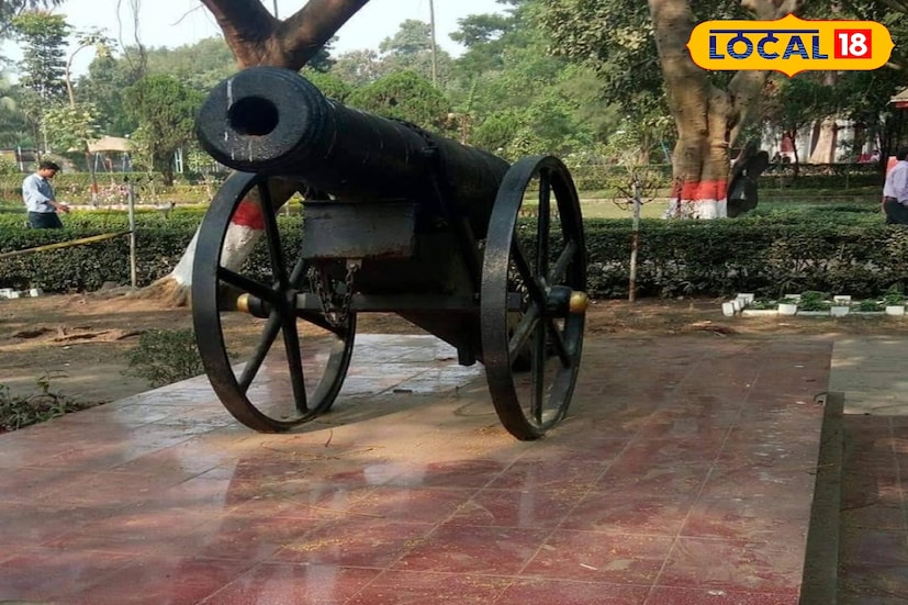 উত্তর ২৪ পরগনা, রুদ্র নারায়ণ রায়: ঐতিহাসিক ব্যারাকপুরে মঙ্গল পান্ডের স্মৃতি যেন আজ উপেক্ষিত! পর্যটন সম্ভাবনা থাকলেও অধিকাংশ দিনই বন্ধ থাকে দর্শনীয় স্থান। সাধারণ একজন সিপাহী হয়েও ইংরেজ শাসনের বিরুদ্ধে প্রথম প্রতিবাদের ঝড় তুলেছিলেন মঙ্গল পান্ডে। ১৮৫৭ সালের সিপাহী বিদ্রোহ সফল না হলেও, ভারতের স্বাধীনতা আন্দোলনের সূচনা হয়েছিল তাঁরই হাত ধরে