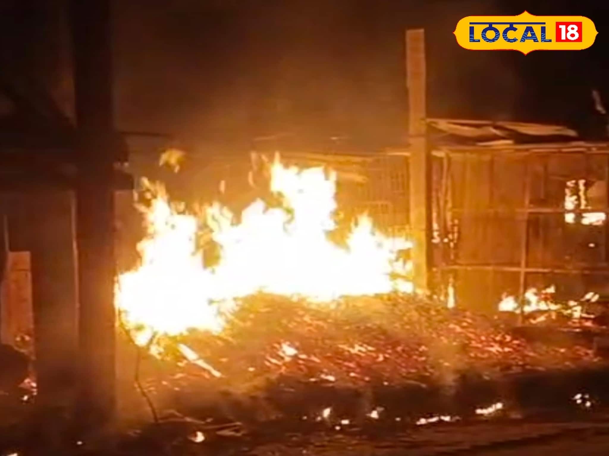 গভীর রাতে দাউ দাউ করে জ্বলে উঠল দোকান! আনন্দপুরের রেশ কাটতে না কাটতেই অগ্নিকাণ্ড সোনারপুরে