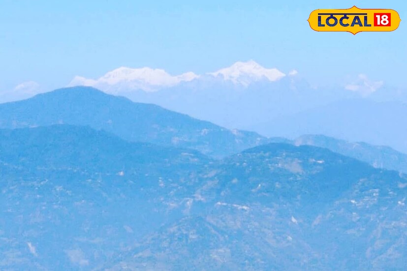 মাঘের শেষ সপ্তাহেও শীতের জমাটি মেজাজ পাহাড়ে। উত্তরবঙ্গে ঠাণ্ডার স্পেল চলছে। সঙ্গে ভোরের দিকে রয়েছে কুয়াশার দাপট। পাহাড় হালকা মেঘলা আকাশ, সঙ্গে কনকনে ঠান্ডা। সবমিলিয়ে পর্যটকদের জন্য মনোরম আবহাওয়া। (ছবি ও তথ্য - পার্থ প্রতিম সরকার)