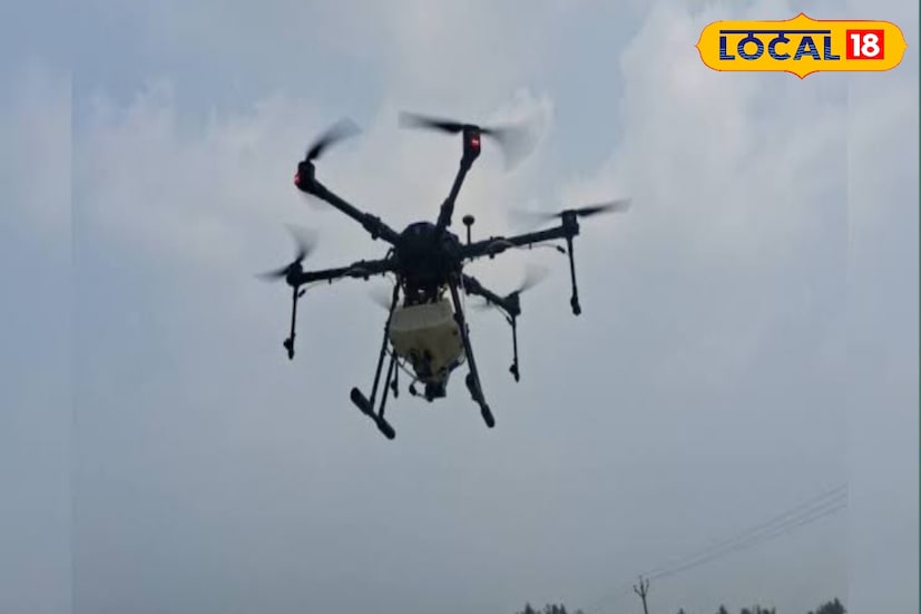 সুন্দরবনে শুরু হল মাছ চাষে ড্রোনের পরীক্ষামূলক ব্যবহার। ভারতীয় কৃষি গবেষণা পরিষদের (ICAR) অধীন কেন্দ্রীয় অন্তঃস্থলীয় মৎস্য গবেষণা সংস্থার উদ্যোগে দক্ষিণ ২৪ পরগনা জেলার বাসন্তীর কুলতলিতে সুন্দরবন কৃষ্টিমেলায় এই কর্মসূচি অনুষ্ঠিত হয়। (তথ্য ও ছবি: সুমন সাহা)