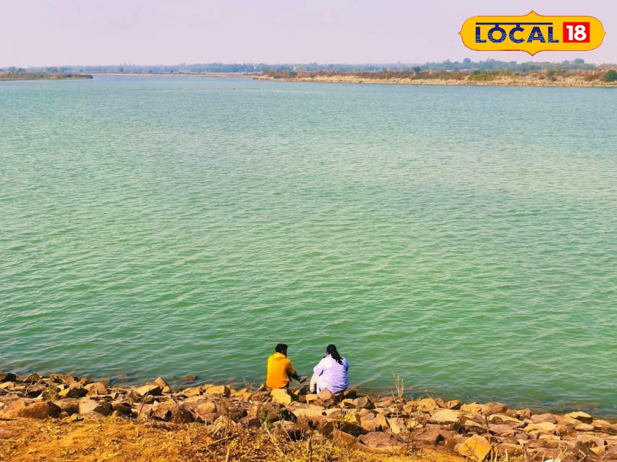 বিকেলের সূর্যাস্ত আর ময়ূরাক্ষীর জলরাশি! শান্ত তিলপাড়া ব্যারেজে সময় কাটান নদীর কলতানে