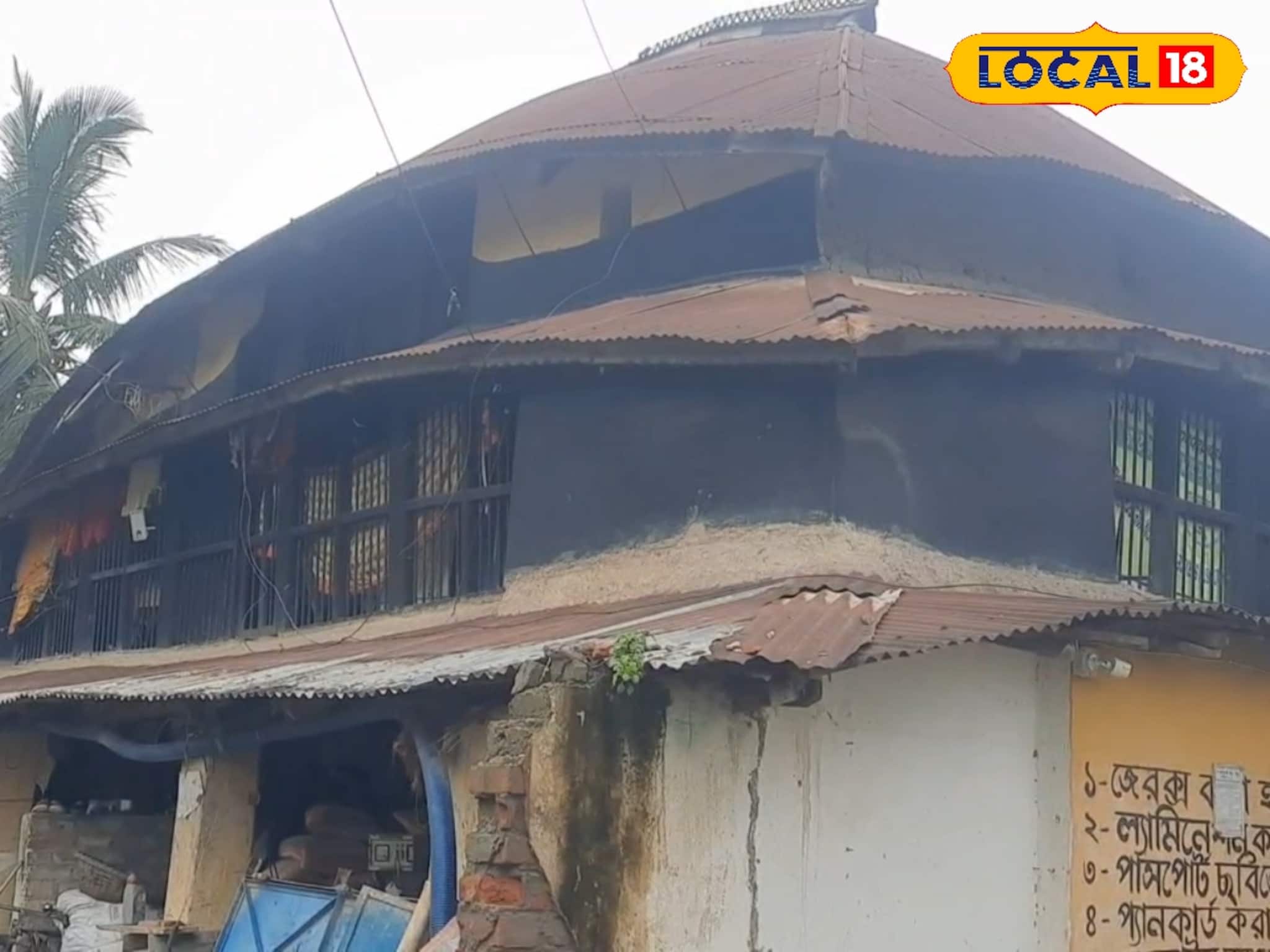 মুর্শিদাবাদের গ্রামে মাটির বাড়ি দেখতে উপচে পড়া ভিড়, কারণ জানলে চমকে উঠবেন