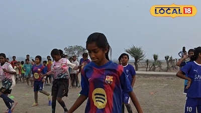 প্রক্টিসে ব্যস্ত মহিলা ফুলবলাররা