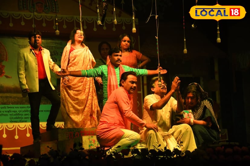 জানুয়ারির শেষে পড়ন্ত শীতের হিমেশ পরশ গায়ে মেখে যাত্রা দেখার সুযোগ। জেলায় বসেছে যাত্রা উৎসবের আসর! বর্তমান সময়ে যাত্রাশিল্পকে এগিয়ে নিয়ে যেতে এই যাত্রা উৎসবের আয়োজন। সরকারি উদ্যোগে পাঁশকুড়ায় এই যাত্রা উৎসব আয়োজিত হয়েছে। (ছবি ও তথ্যঃ সৈকত শী)