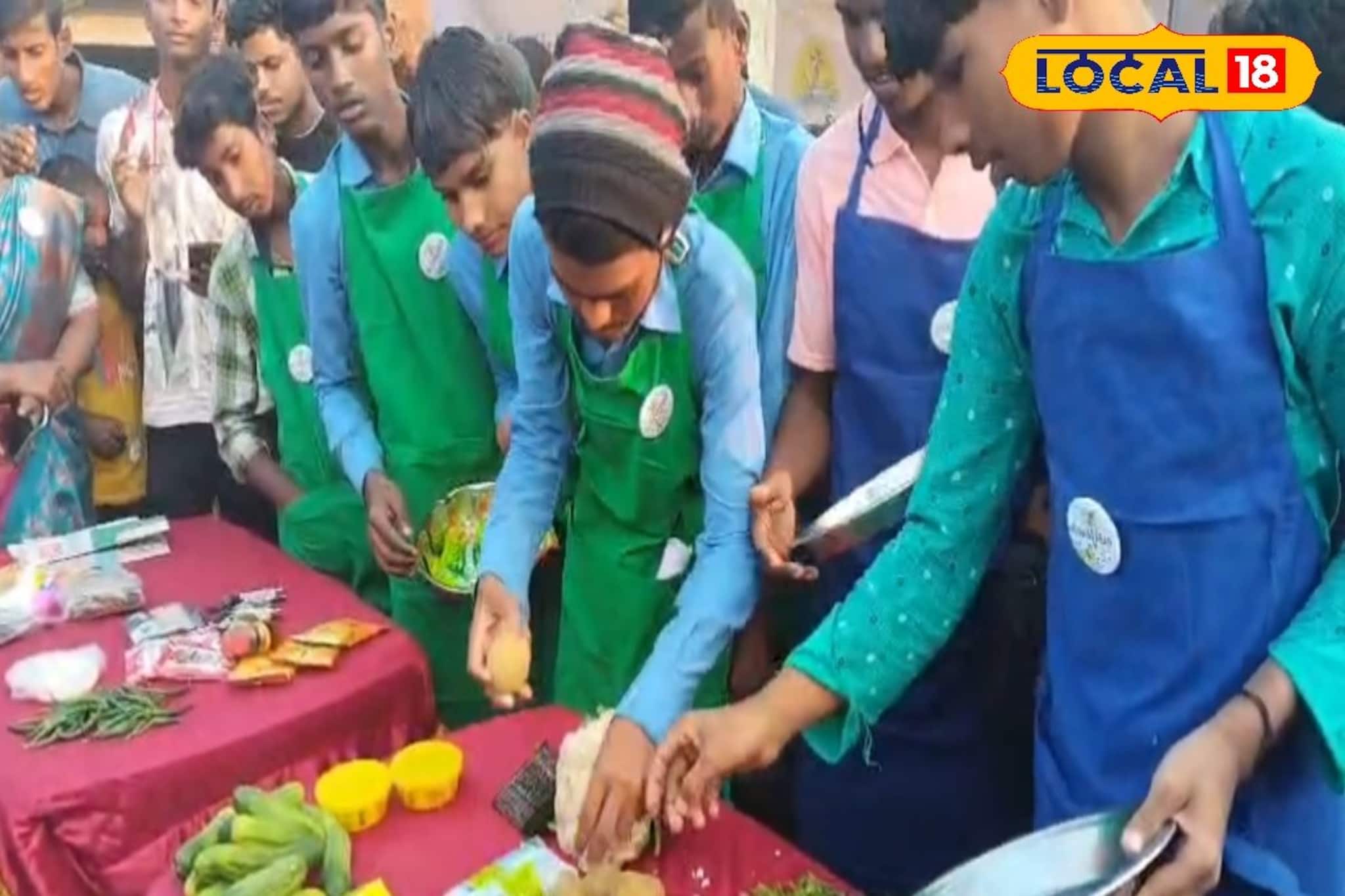 মৌসুনিতে রন্ধন প্রতিযোগিতায় ছেলেরা, মেয়েরা খেলছে কবাডি... উলটপুরান?