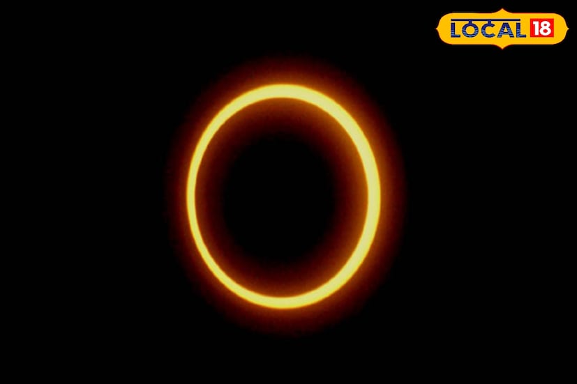 আকাশপ্রেমীদের জন্য অপেক্ষা করছে এক বিশেষ জ্যোতির্বৈজ্ঞানিক ঘটনা। ২০২৬ সালের ১৭ ফেব্রুয়ারি দেখা যাবে একটি বলয়াকার সূর্যগ্রহণ, যা সাধারণভাবে ‘আগুনের বলয়’ নামে পরিচিত। জ্যোতিষশাস্ত্র ও ধর্মীয় দৃষ্টিকোণ থেকেও এই গ্রহণকে গুরুত্বপূর্ণ বলে মনে করা হয়।