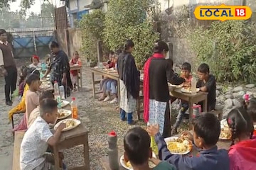 শ্রমিক মহল্লার স্কুলে পিকনিক, ফ্রায়েড রাইস থেকে চাটনি খেল স্কুল পড়ুয়ারা শ্রমিক মহল্লার স্কুলে পিকনিক, ফ্রায়েড রাইস থেকে চাটনি খেল স্কুল পড়ুয়ারা