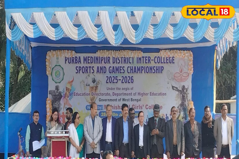 This competition is organized under the auspices of Directorate of Education, Higher Education Department, Government of West Bengal, East Medinipur district. In the opening ceremony of the competition, procession, Saotali dance, karate, torch lighting, march past of NCC, NSS and players and national anthem created a festive atmosphere in this competition. Principal of Mahishadal Girls' College Dr. Anjali Mondal inaugurated the program. Joint DPI Dr. Ashish Kumar Ghosh, Dinhata College Principal Dr. were present. Badsha Ghosh and other eminent persons. (Photos and information: Saikat Shi)
