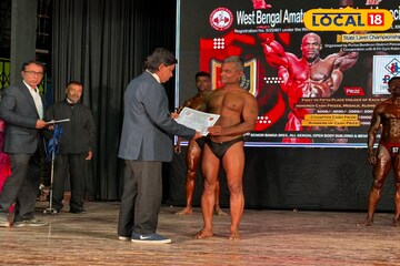 তাবড় চেহারাদের দাপুটে আবির্ভাব কাটোয়ায়! রাজ্যস্তরের বডিবিল্ডিং প্রতিযোগিতার আয়োজন