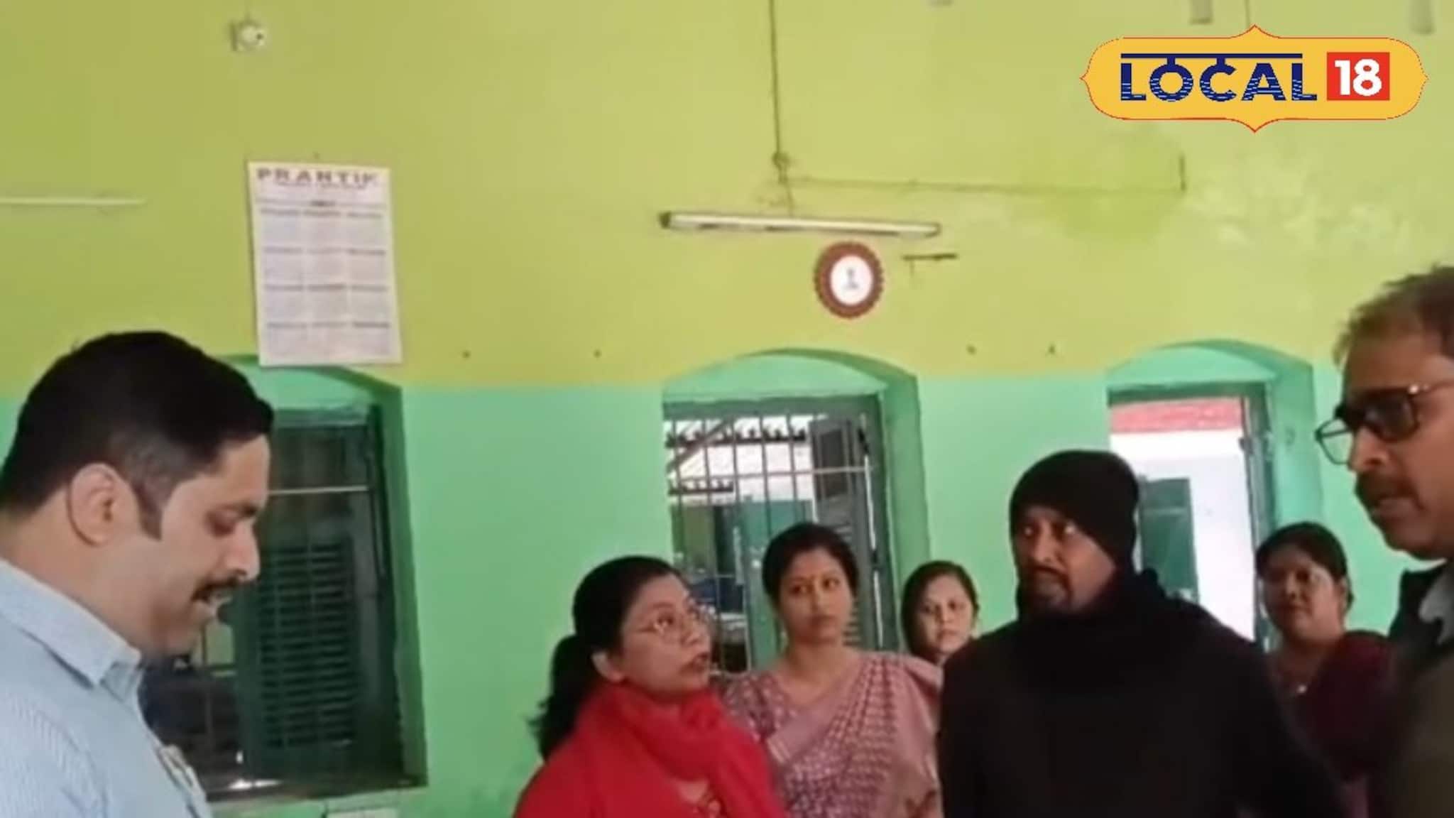 Madhyamik Examination 2026: একদিন পরেই মাধ্যমিক! পড়ুয়াদের পরীক্ষাকেন্দ্রে পৌঁছনোর জন্য বিশেষ ব্যবস্থা! জলপাইগুড়িতে প্রস্তুত ৩০টিরও বেশি বাস