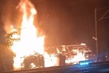 হাসনাবাদ রেল কলোনিতে ভয়াবহ আগুন ! সর্বস্ব হারিয়ে দিশাহারা বাসিন্দারা