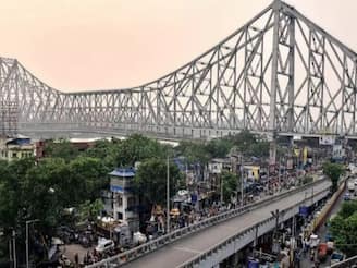 হাড়হিম দৃশ্য! হাওড়া ব্রিজে রক্তাক্ত অবস্থায় পড়ে যুবকের দেহ