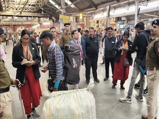 হাওড়া স্টেশনে রেলের অভিযান৷ হাওড়া স্টেশনে রেলের অভিযান৷