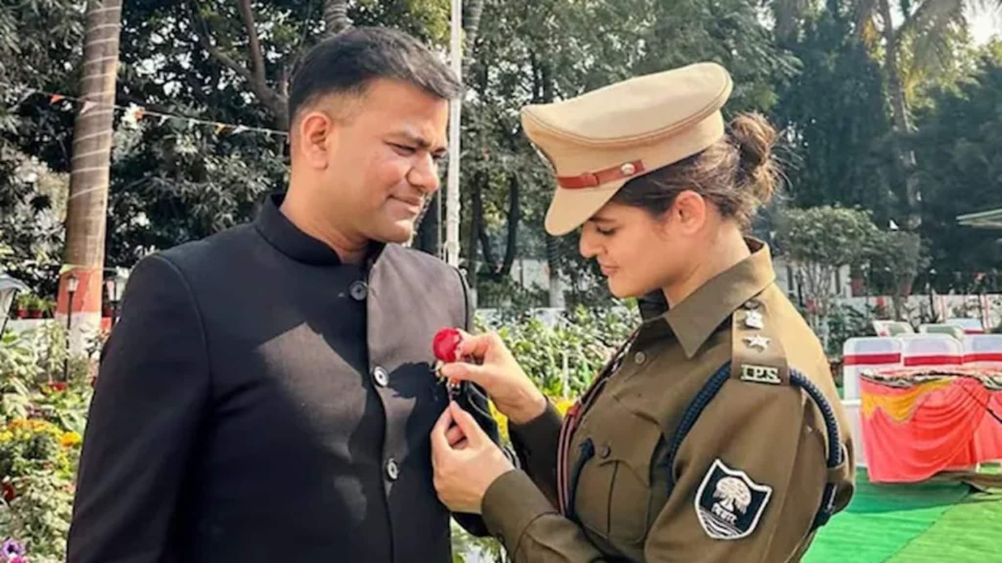 IAS Love Story: পটনায় প্রেম, হাওড়ায় বিয়ে ! স্ত্রী স্বামীর চেয়ে বয়সে বড়, IPS আর IAS-এর প্রেমের গল্প মুগ্ধ করবে