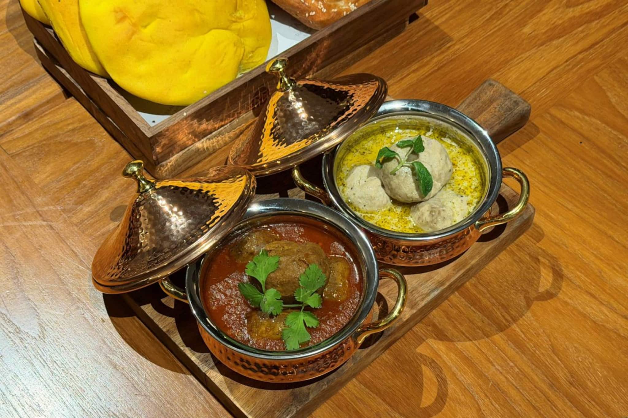 কাশ্মীরের ভোজবাহার কলকাতায় ! সাবেকি ‘ওয়াজওয়ান’ পংক্তিভোজের অভিজ্ঞতা এবার টেবিলে