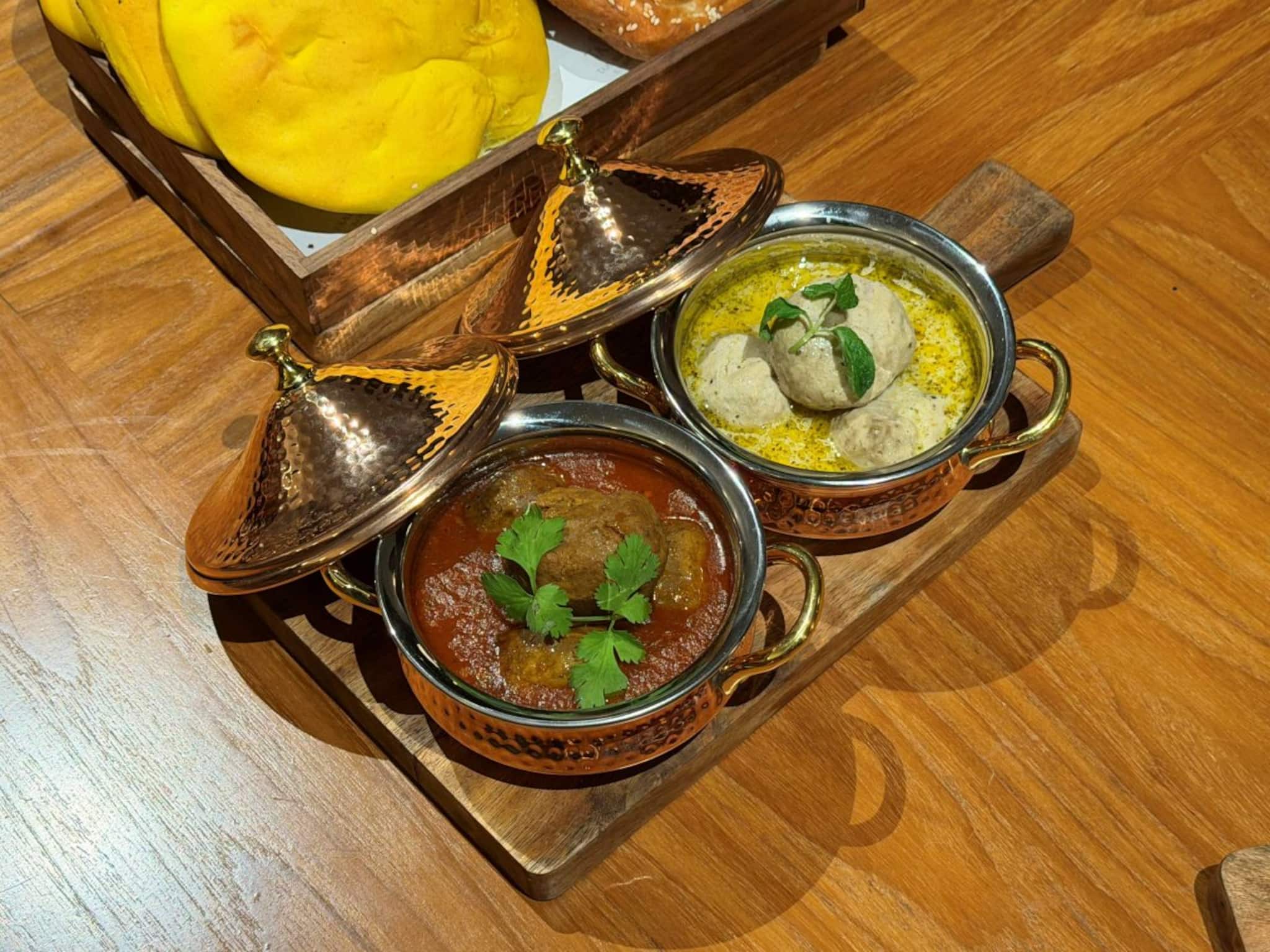 কাশ্মীরের ভোজবাহার কলকাতায় ! সাবেকি ‘ওয়াজওয়ান’ পংক্তিভোজের অভিজ্ঞতা এবার টেবিলে