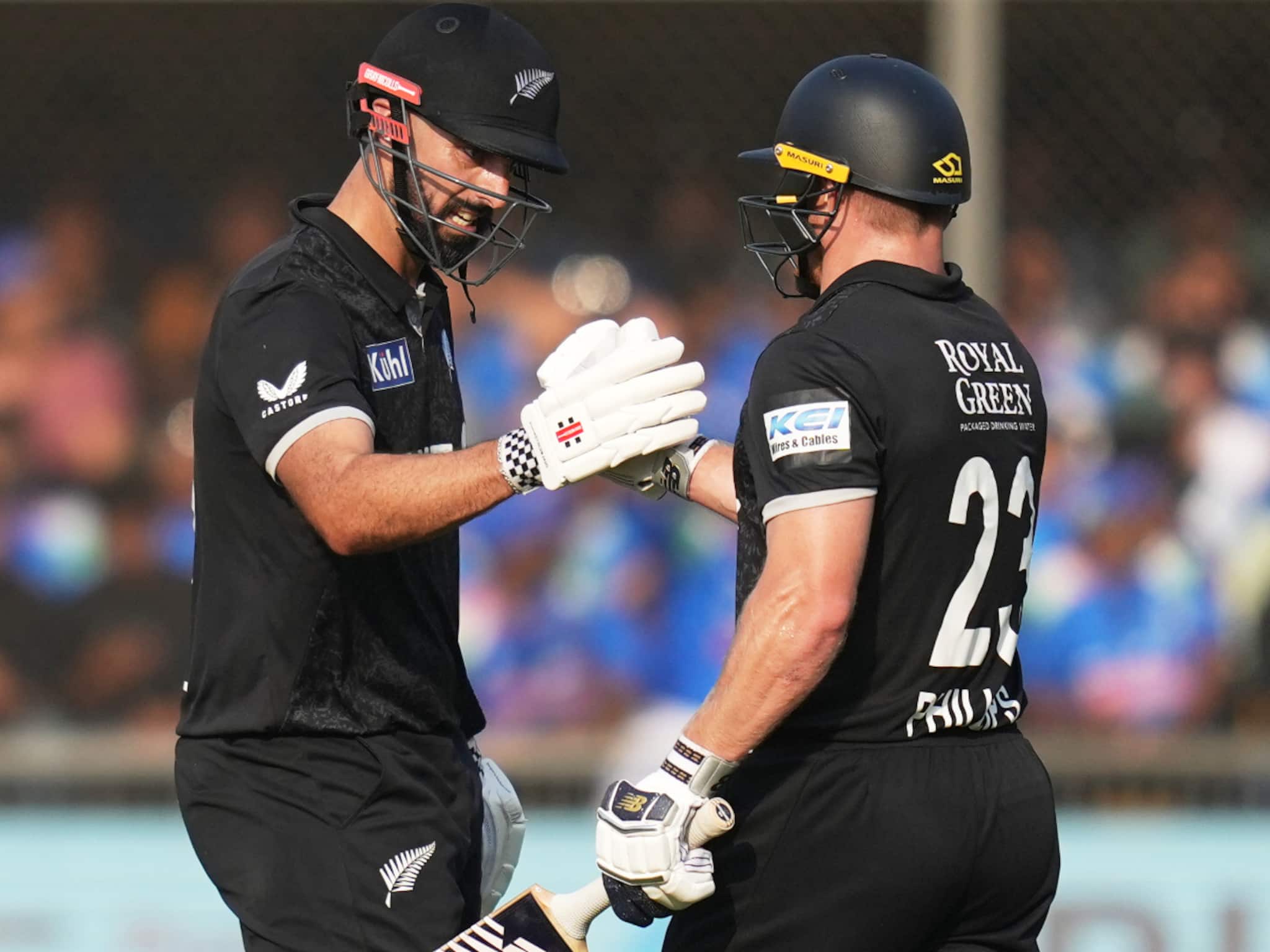 মিচেল ও ফিলিপস পথের কাঁটা! জোড়া সেঞ্চুরিতে ভারতকে ৩৩৮ রানের চ্যালেঞ্জ দিল নিউজিল্যান্ড