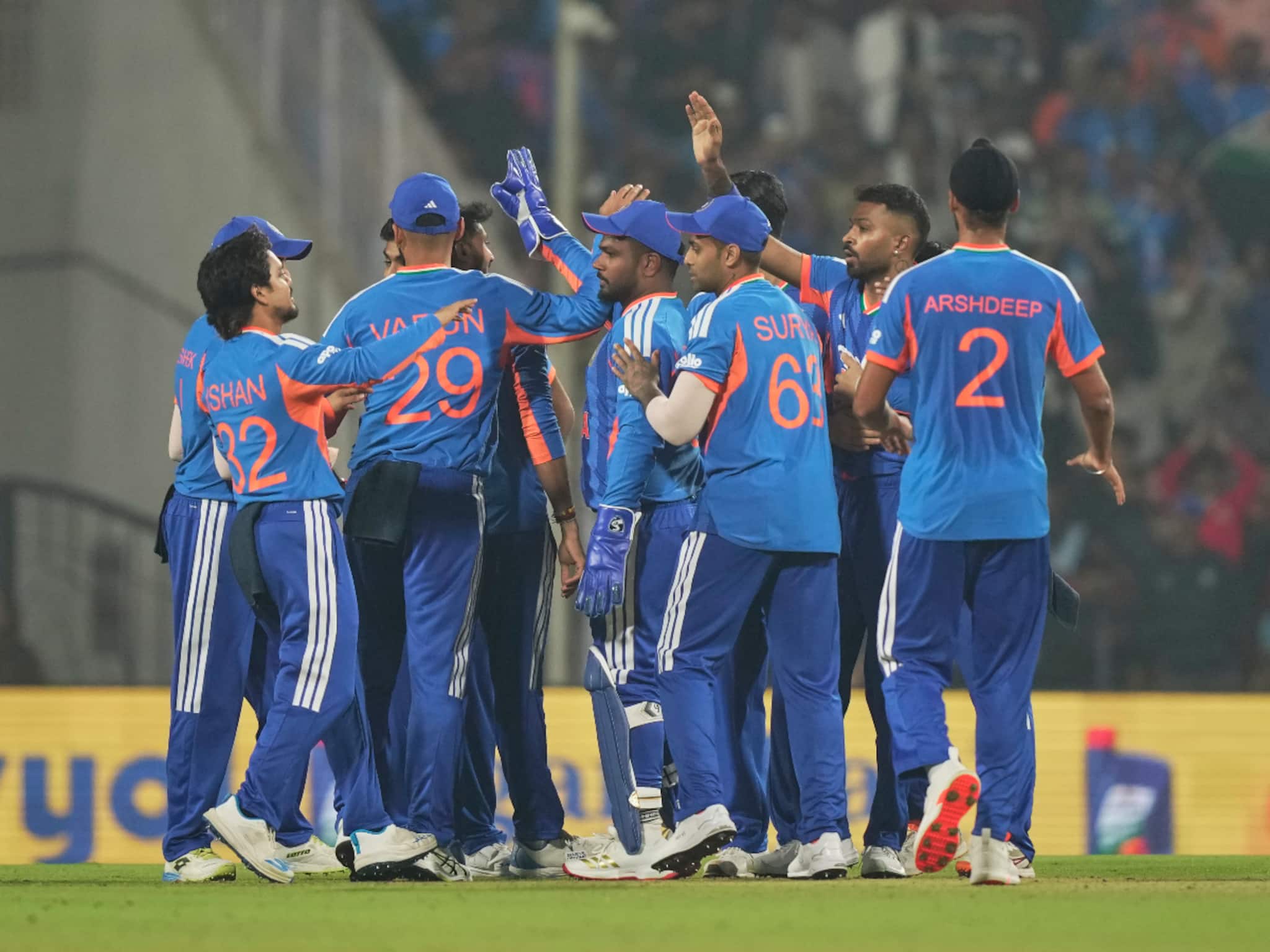 দ্বিতীয় টি-২০ ম্যাচে ভারতীয় দলে বড় বদল! সুযোগ পাওয়ার দৌড়ে ২ তারকা! কেমন হবে একাদশ?