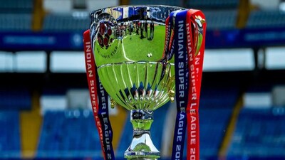 কলকাতা: ISL দিনক্ষণ চূড়ান্ত হলেও ছোট হচ্ছে ফরম্যাট। সময়ের অভাবে এবারের টুর্নামেন্টের ফরম্যাট পরিবর্তন। ১৪ দল প্রত্যেক দলের বিরুদ্ধে একটি করে ম্যাচ খেলবে। ম্যাচগুলি হবে হোম ও অ্যাওয়ে ভিত্তিতে। তারপর আগের মতোই নকআউট।