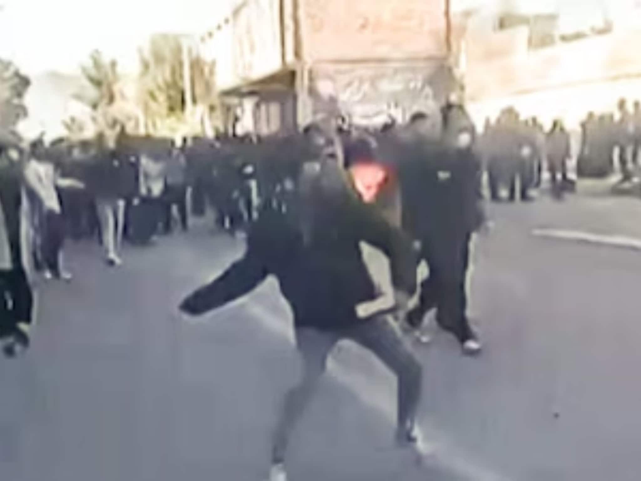 অশান্ত ইরান, চলছে বিক্ষোভ! অকারণে তেহরান যাওয়া নয়, বিজ্ঞপ্তি জারি করে ঘোষণা ভারতের