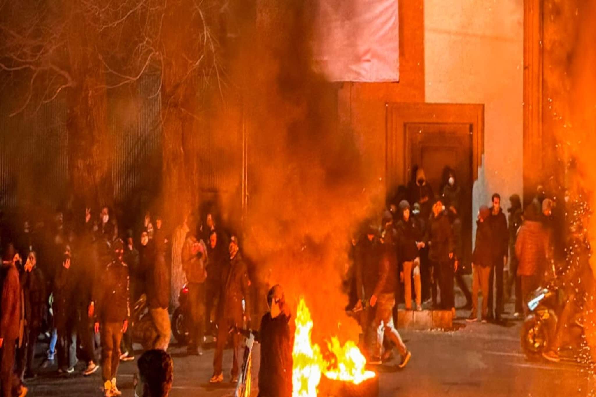 বিক্ষোভে মৃত বেড়ে ২ হাজার, স্বীকার করল ইরান! ১২ হাজার প্রতিবাদীর মৃত্যু, দাবি বিরোধীদের