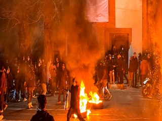 বিক্ষোভের আগুনে জ্বলছে ইরান৷ ছবি- এএফপি বিক্ষোভের আগুনে জ্বলছে ইরান৷ ছবি- এএফপি