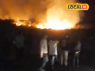 দাউ দাউ করে আগুন জ্বলছে