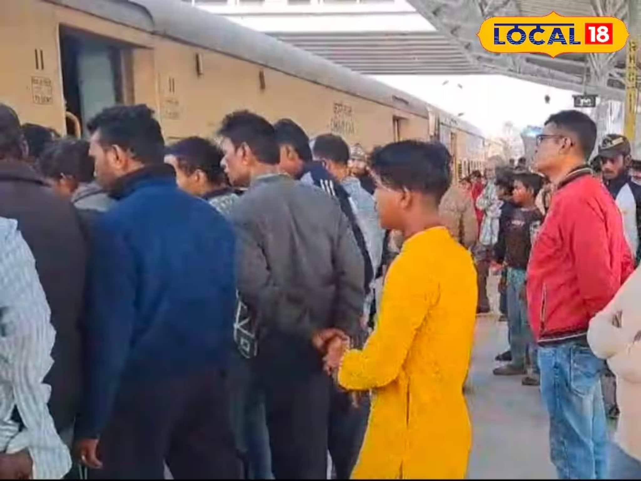 মা তারার দর্শন আর হল না! চলন্ত ট্রেনে উঠতে গিয়ে মহিলার মৃত্যু মা তারার দর্শন আর হল না! চলন্ত ট্রেনে উঠতে গিয়ে মহিলার মৃত্যু