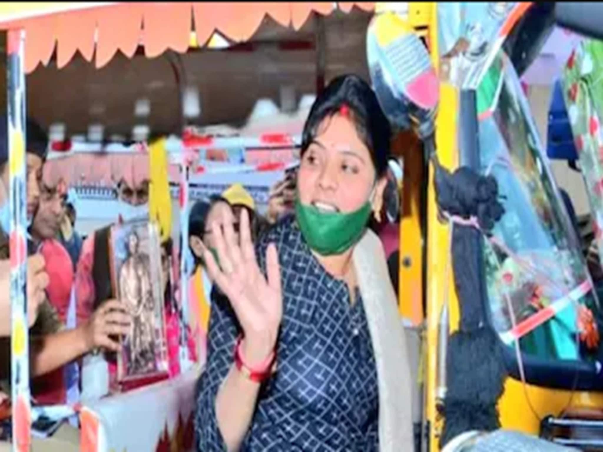 অটোর নীচে চাপা পড়ে মহিলা চালক, পুলিশ ভেবেছিল দুর্ঘটনা! ময়নাতদন্তে উঠে এল শিউরে ওঠা তথ্য অটোর নীচে চাপা পড়ে মহিলা চালক, পুলিশ ভেবেছিল দুর্ঘটনা! ময়নাতদন্তে উঠে এল শিউরে ওঠা তথ্য