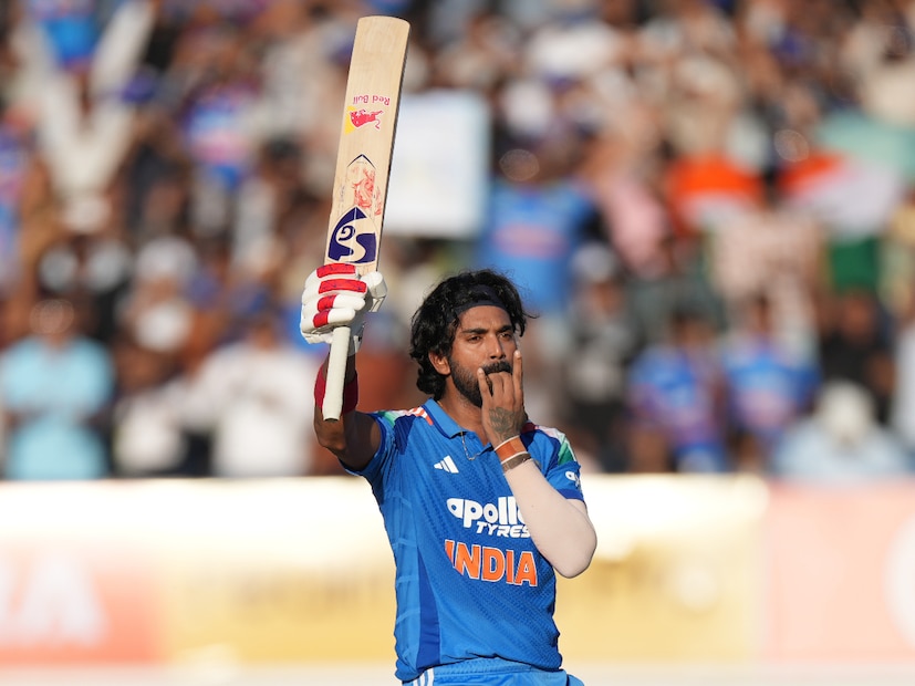 ভারতীয় ক্রিকেট দলের অভিজ্ঞ ব্যাটসম্যান কেএল রাহুল সম্প্রতি অবসর নিয়ে নিজের ভাবনার কথা প্রকাশ করেছেন। ইংল্যান্ডের প্রাক্তন ক্রিকেটার কেভিন পিটারসেনের সঙ্গে এক সাক্ষাৎকারে তিনি জানান, অবসর নেওয়ার বিষয়টি তার মাথায় এসেছে, তবে এখনই ক্রিকেট ছেড়ে দেওয়ার সিদ্ধান্ত তিনি নিচ্ছেন না। রাহুলের মতে, জীবনের প্রতিটি পর্যায়ে সঠিক সময় বুঝে সিদ্ধান্ত নেওয়াই সবচেয়ে গুরুত্বপূর্ণ। ভারতীয় ক্রিকেট দলের অভিজ্ঞ ব্যাটসম্যান কেএল রাহুল সম্প্রতি অবসর নিয়ে নিজের ভাবনার কথা প্রকাশ করেছেন। ইংল্যান্ডের প্রাক্তন ক্রিকেটার কেভিন পিটারসেনের সঙ্গে এক সাক্ষাৎকারে তিনি জানান, অবসর নেওয়ার বিষয়টি তার মাথায় এসেছে, তবে এখনই ক্রিকেট ছেড়ে দেওয়ার সিদ্ধান্ত তিনি নিচ্ছেন না। রাহুলের মতে, জীবনের প্রতিটি পর্যায়ে সঠিক সময় বুঝে সিদ্ধান্ত নেওয়াই সবচেয়ে গুরুত্বপূর্ণ।