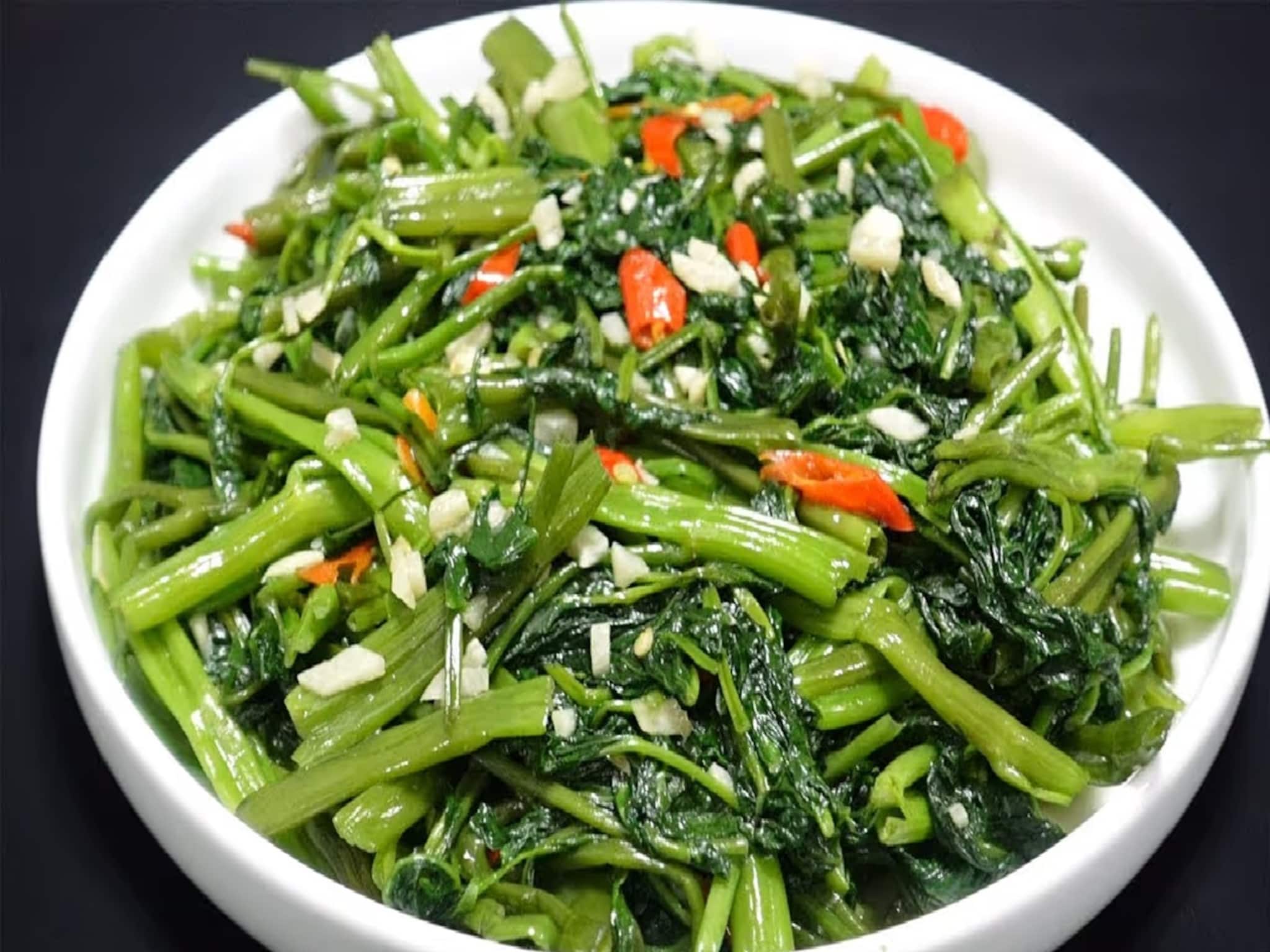 ৬০ বছরেও টানটান যৌবন! এই সবুজ পাতায় শারীরিক শক্তি হবে দ্বিগুণ! এই শাক ভাজা খেলে আপনি রাজা