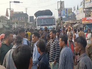 সড়ক দুর্ঘটনাকে ঘিরে রণক্ষেত্র পানাগড়ের চৌমাথা মোড়