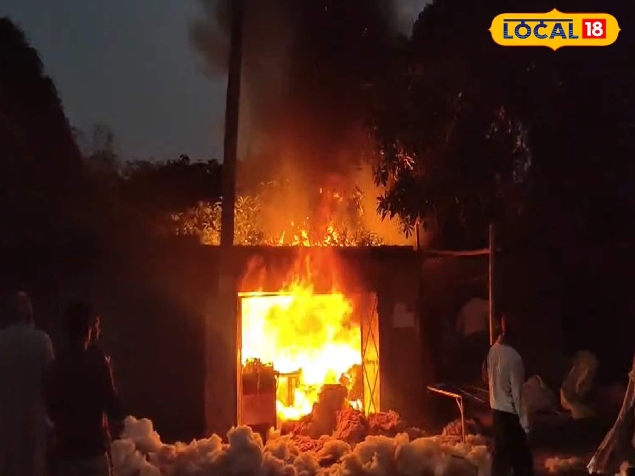 মশা মারার ধূপ থেকে সাংঘাতিক সর্বনাশ! দাউ দাউ জ্বলে উঠল দোকান, কাঁকসায় অগ্নিদগ্ধ মহিলা