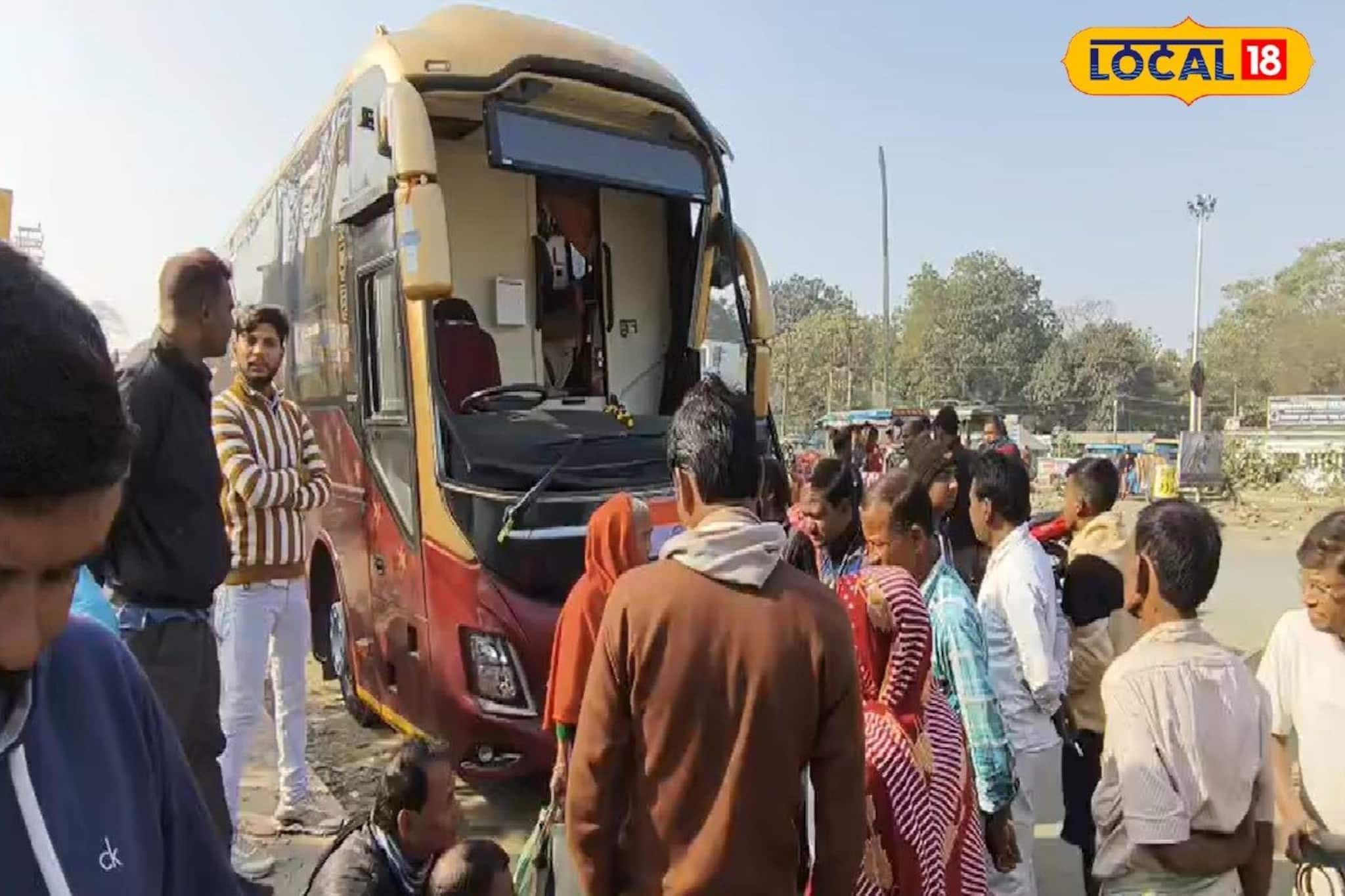 ওভারটেক করতে গিয়ে বিপত্তি! বেলডাঙ্গায় দুর্ঘটনার কবলে কলকাতা থেকে শিলিগুড়িগামী বাস