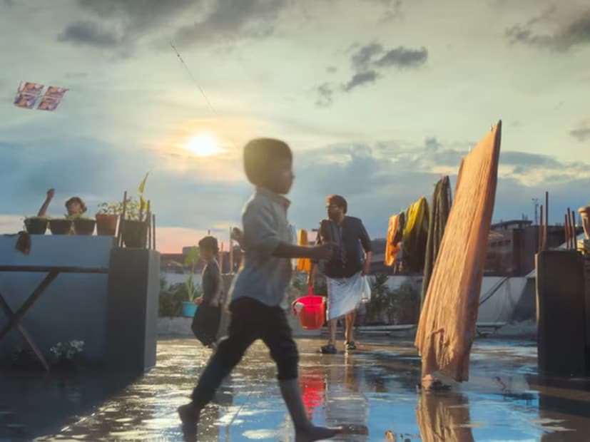 সহজে বিশ্বাস হতে চাইবে না! অথচ বক্স অফিসে ৩০০ কোটি টাকার বেশি আয় করা এই ছবিটি এখনও তার অবস্থান ধরে রেখেছে এবং ৪০০ কোটি টাকা ছাড়িয়ে যাওয়ার জন্য প্রস্তুত। মকর সংক্রান্তির সময়ে মুক্তিপ্রাপ্ত এই ছবিটি দ্য রাজা সাব, পরাশক্তি, ভা ভাথিয়ার এবং ভারত মহাসায়ুলকু বিজ্ঞানপাঠী-র মতো ছবিকেও টেক্কা দিয়েছে। মকর সংক্রান্তি উপলক্ষে মুক্তিপ্রাপ্ত এই ছবির নাম মন শঙ্কর বরপ্রসাদ গারু। সহজে বিশ্বাস হতে চাইবে না! অথচ বক্স অফিসে ৩০০ কোটি টাকার বেশি আয় করা এই ছবিটি এখনও তার অবস্থান ধরে রেখেছে এবং ৪০০ কোটি টাকা ছাড়িয়ে যাওয়ার জন্য প্রস্তুত। মকর সংক্রান্তির সময়ে মুক্তিপ্রাপ্ত এই ছবিটি দ্য রাজা সাব, পরাশক্তি, ভা ভাথিয়ার এবং ভারত মহাসায়ুলকু বিজ্ঞানপাঠী-র মতো ছবিকেও টেক্কা দিয়েছে। মকর সংক্রান্তি উপলক্ষে মুক্তিপ্রাপ্ত এই ছবির নাম মন শঙ্কর বরপ্রসাদ গারু।