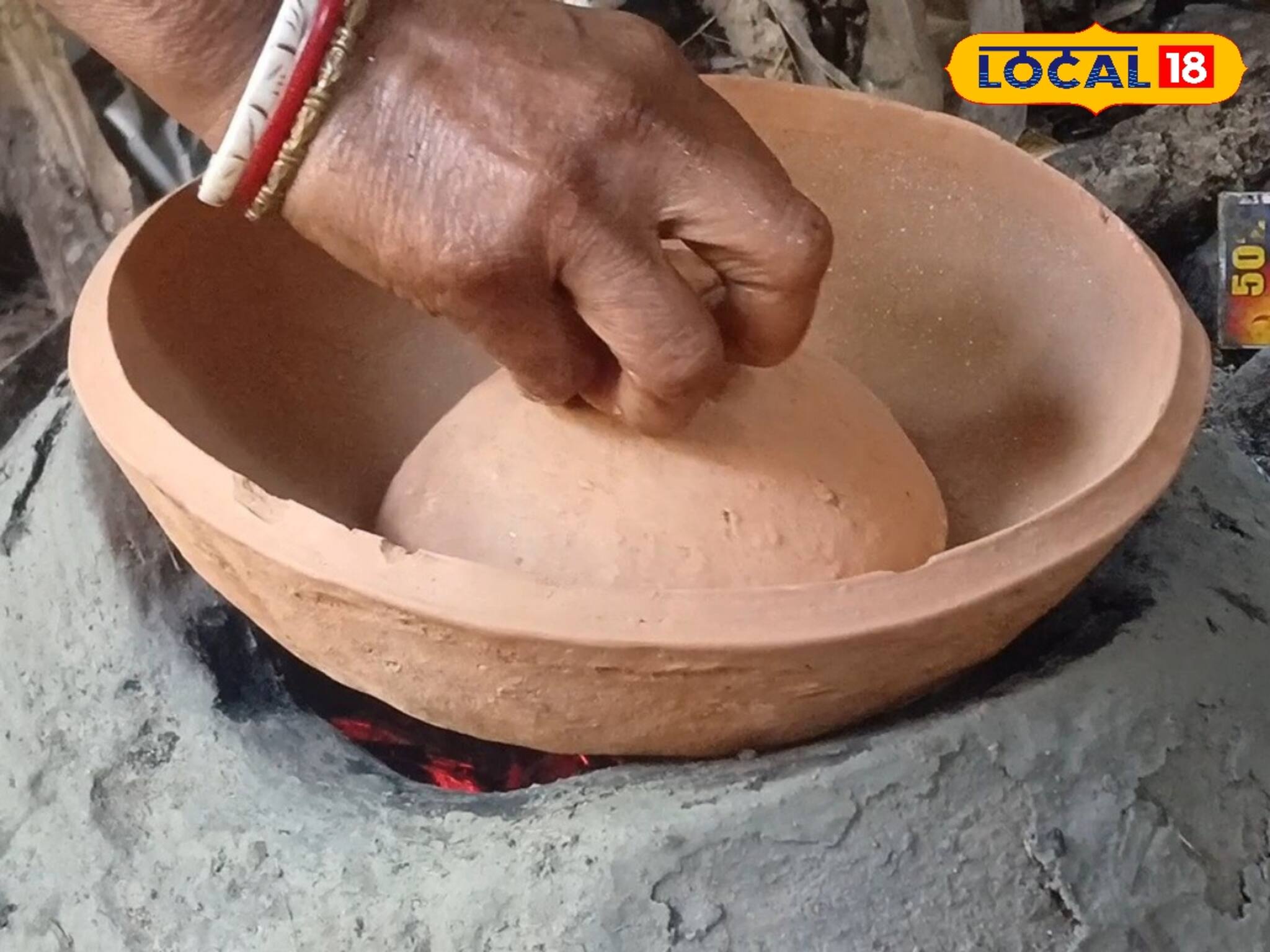 পৌষ পার্বণ মানেই গ্রামবাংলার সোঁদা গন্ধ! পিঠেপুলির সঙ্গে ঘুড়ির উৎসবের যুগলবন্দি