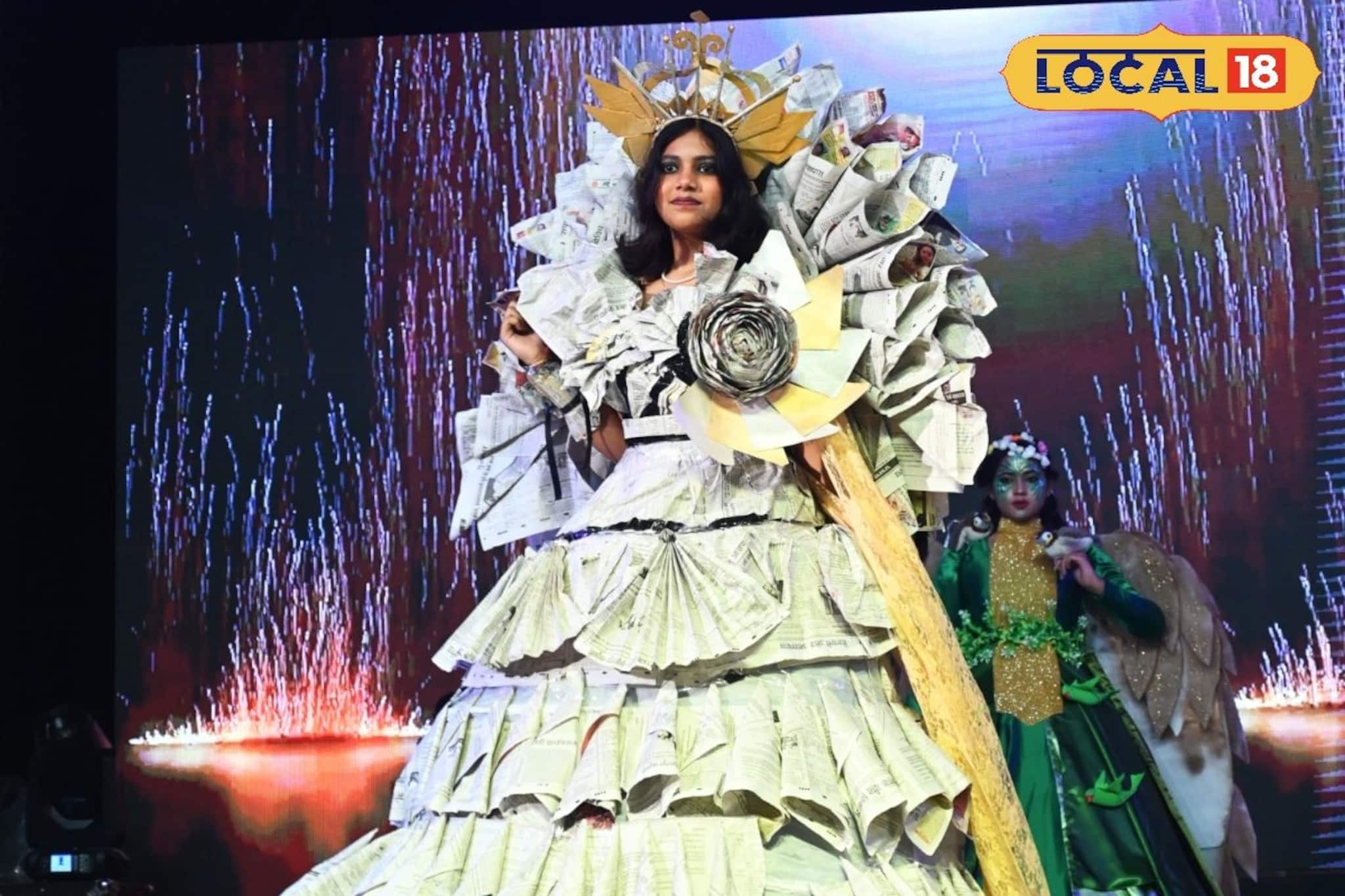 কাগজের টুকরো জুড়ে আধুনিক পোশাক! স্কুলের ফ্যাশন শোয়ে নবম শ্রেণির ছাত্রীর 'জলবা' কাগজের টুকরো জুড়ে আধুনিক পোশাক! স্কুলের ফ্যাশন শোয়ে নবম শ্রেণির ছাত্রীর 'জলবা'