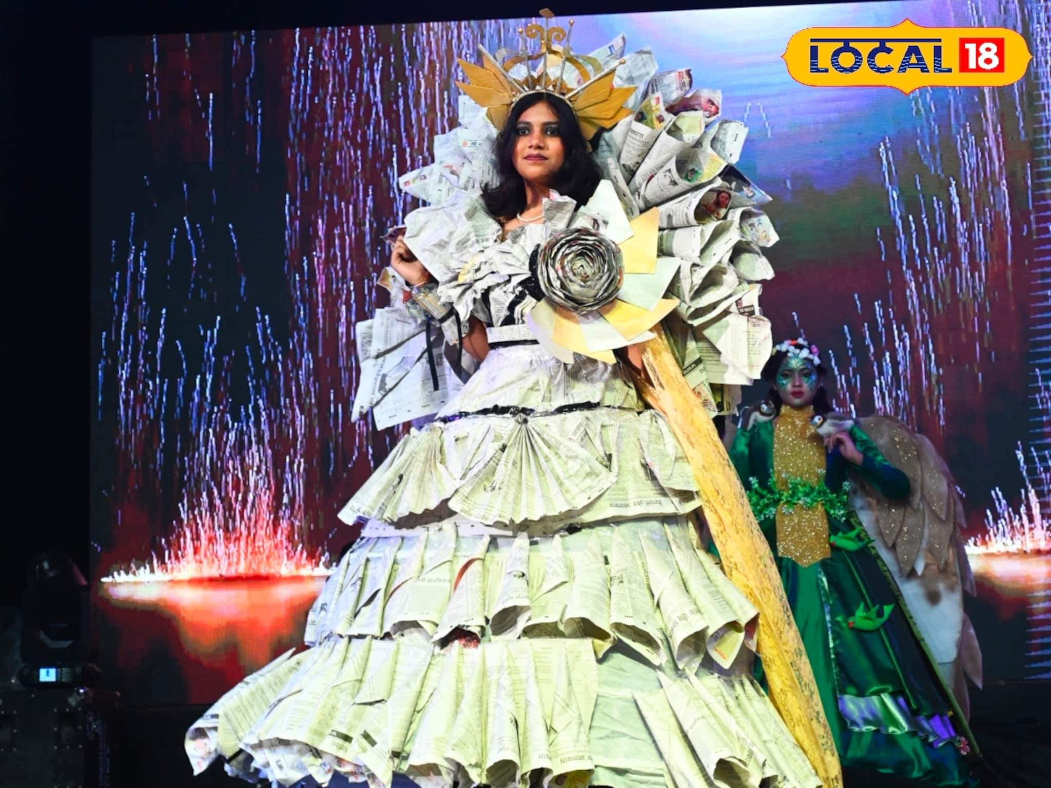 Malda News: কাগজের টুকরো জুড়ে আধুনিক পোশাক! স্কুলের ফ্যাশন শোয়ে নবম শ্রেণির ছাত্রীর 'জলবা', না দেখলে বিশ্বাস হবে না