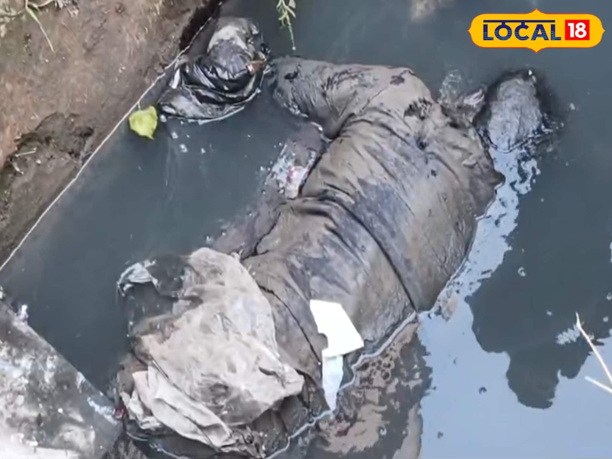 নর্দমার পচা জলে ভাসছে দেহ, নেশার ঘোরেই কি তবে যুবকের চরম সর্বনাশ!