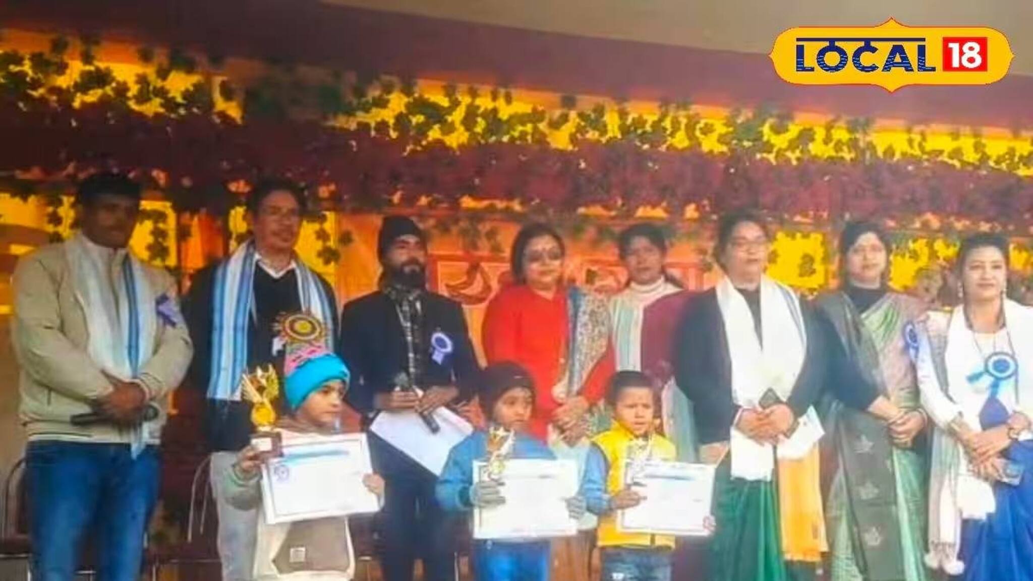 Malda News: কলেজের আদলে প্রাথমিক স্কুলে ফ্রেশার্স! খানাপিনা-নাচগানের মাধ্যমে কচিকাঁচাদের বরণ, মালদহের বিদ্যালয়ে চমকপ্রদ উদ্যোগ