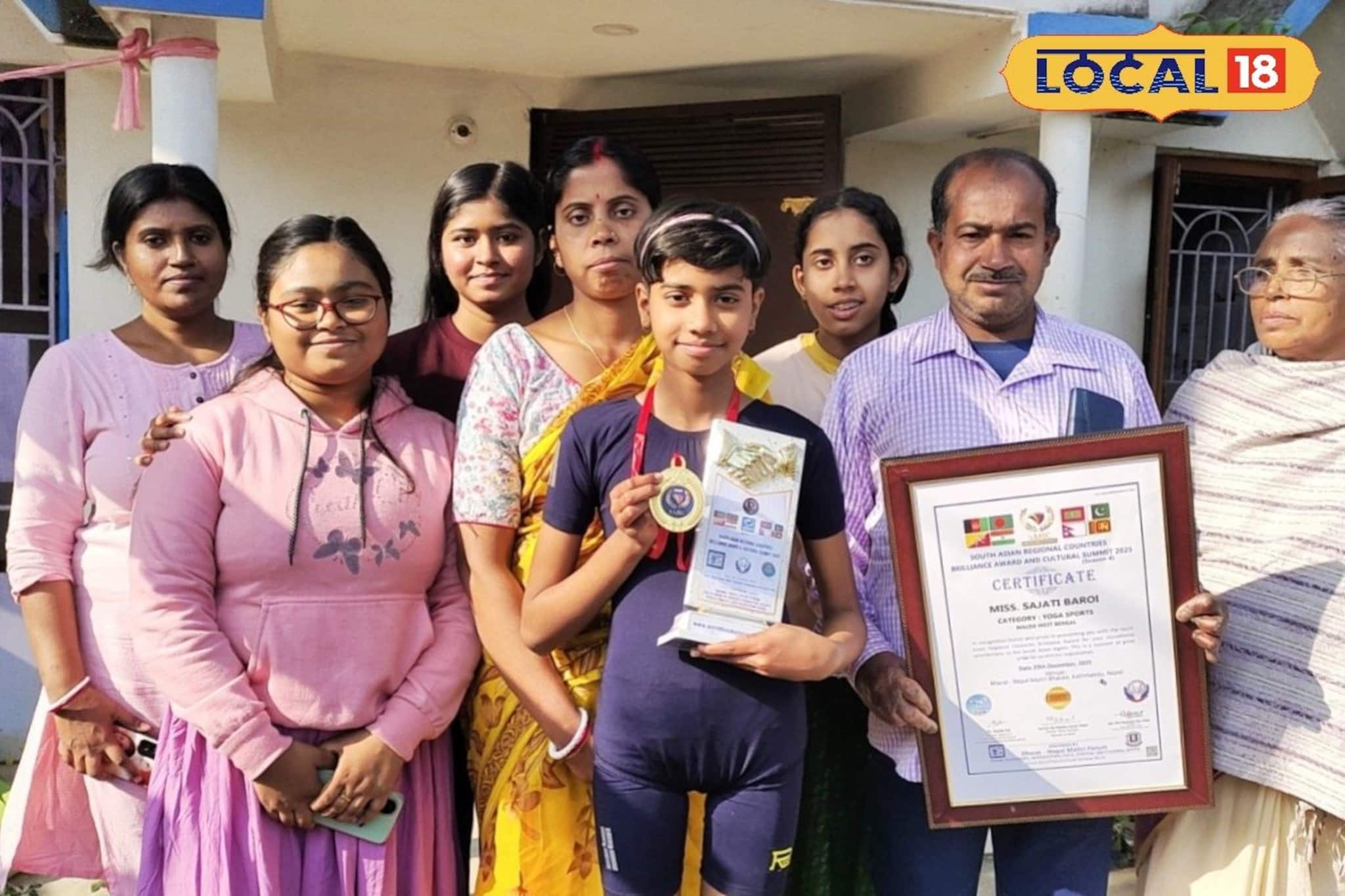 ৮টি দেশকে টপকে আন্তর্জাতিক যোগা চ্যাম্পিয়ন ছোট্ট সেঁজুতি! সবজি বিক্রেতার সোনার টুকরো মেয়ে ৮টি দেশকে টপকে আন্তর্জাতিক যোগা চ্যাম্পিয়ন ছোট্ট সেঁজুতি! সবজি বিক্রেতার সোনার টুকরো মেয়ে