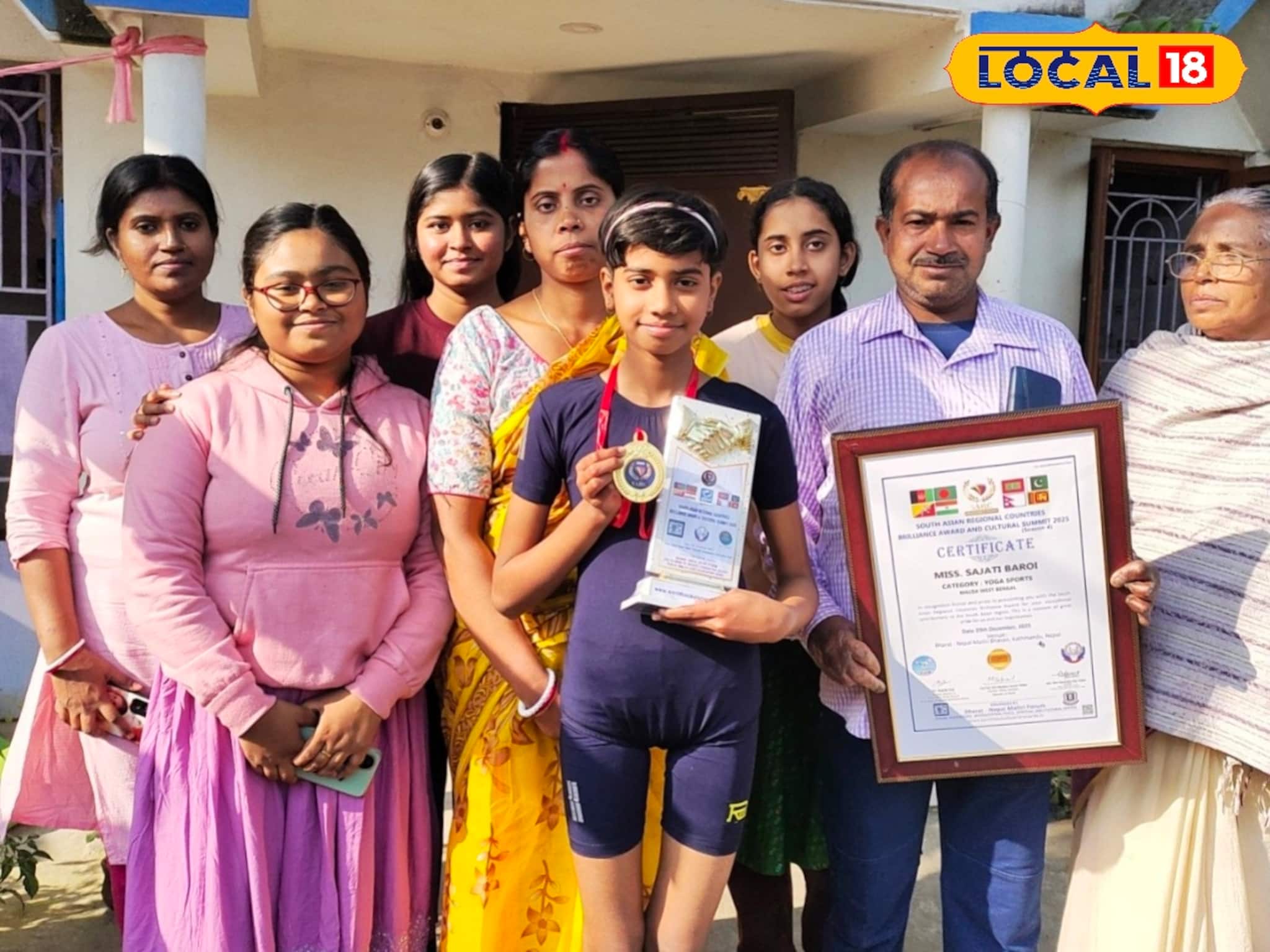 ৮টি দেশকে টপকে আন্তর্জাতিক যোগা চ্যাম্পিয়ন ছোট্ট সেঁজুতি! সবজি বিক্রেতার সোনার টুকরো মেয়ে