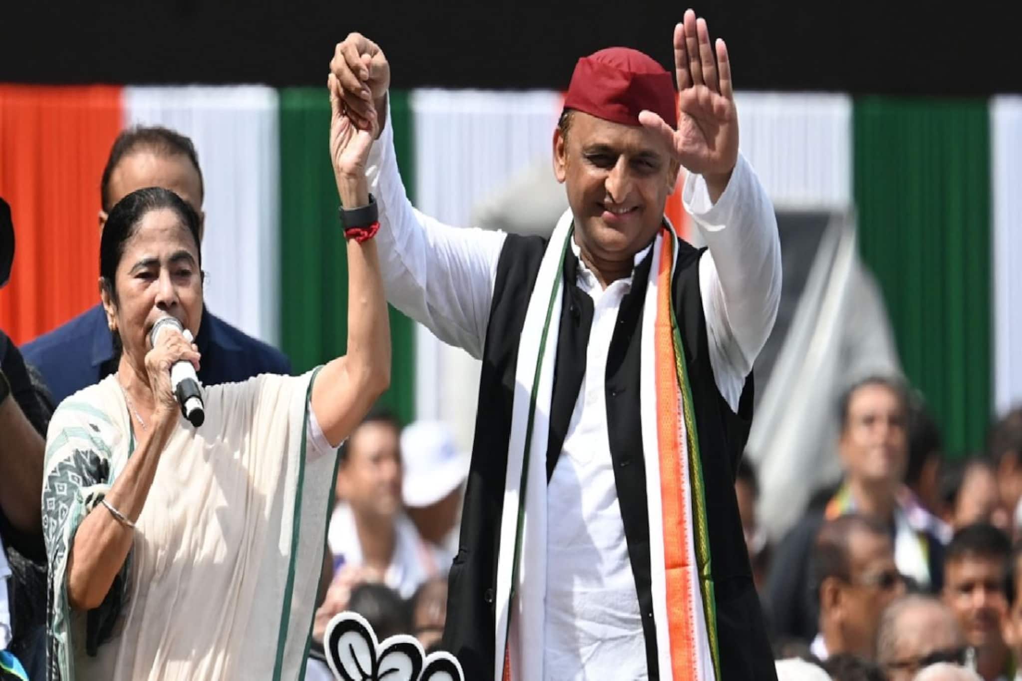 'বাংলায় বিজেপির হার সময়ের অপেক্ষা!', কলকাতায় এসেই মমতার হয়ে সুর চড়ালেন অখিলেশ