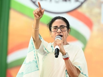 আজ সিঙ্গুরে মমতা বন্দ্যোপাধ্যায় আজ সিঙ্গুরে মমতা বন্দ্যোপাধ্যায়