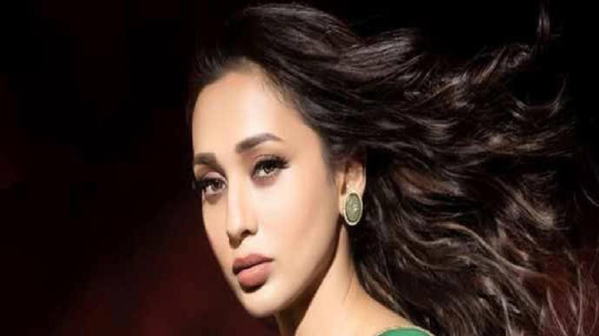 Mimi Chakraborty In SIR Hearing: ঠাকুরদা-র সঙ্গে বয়সের গ্যাপ নিয়ে প্রশ্ন, বাবার নামে গরমিল, এসআইআর শুনানিতে মিমি, দেখুন